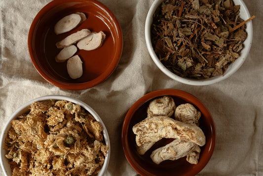 image showing different Chinese herbs such as peaonia suffruticosa root, portulaca Oleracea, Chrysanthemum, Angelica root as LUWIN skincare heritage